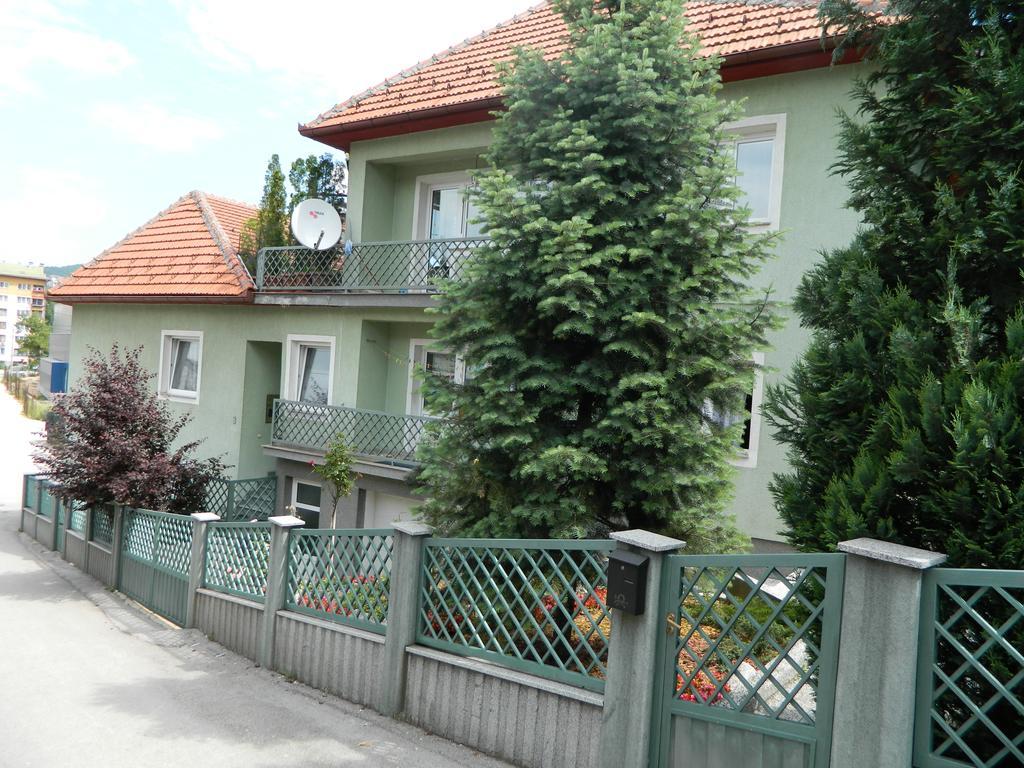 Sara * Sarajevo